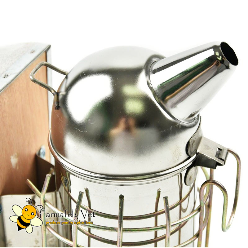 Afumător inox rotund, detaliu capac bombat cu cioc