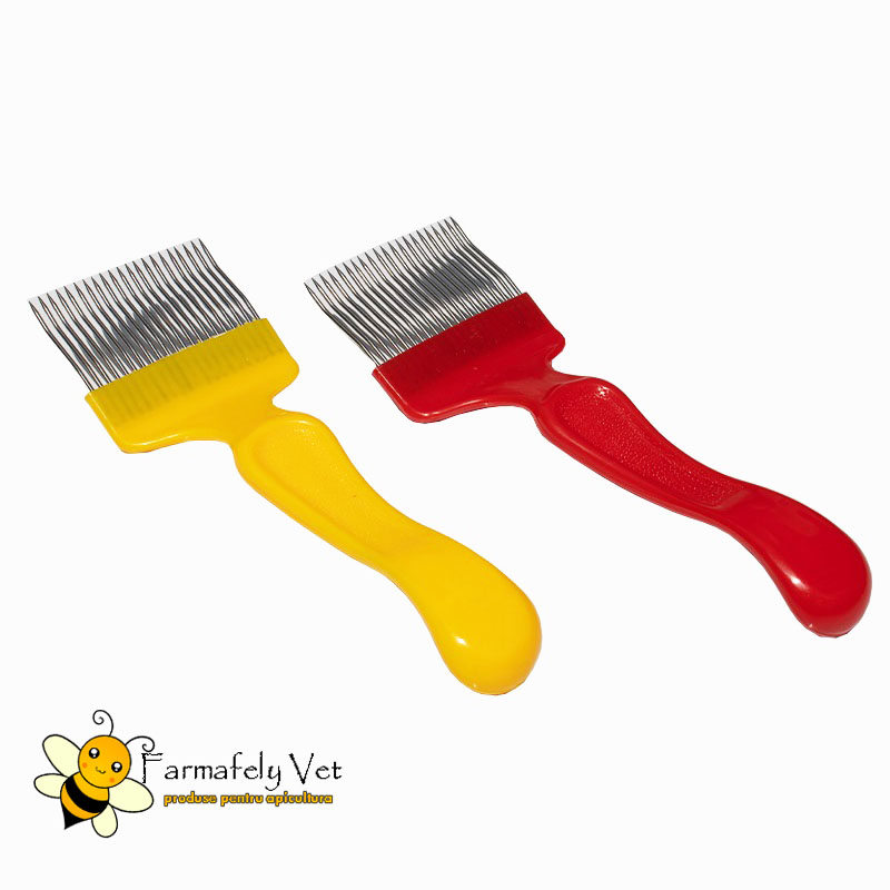 Două furculițe de descăpăcit clasice ondulate, cu mâner galben și roșu din plastic dur